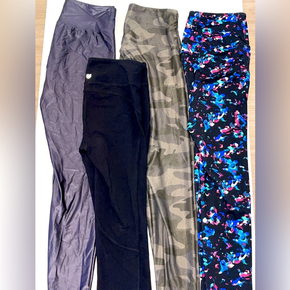 Women’s Legging Size Medium Bundle Set of 4 Brands: Onzie Gapfit Forever 21
